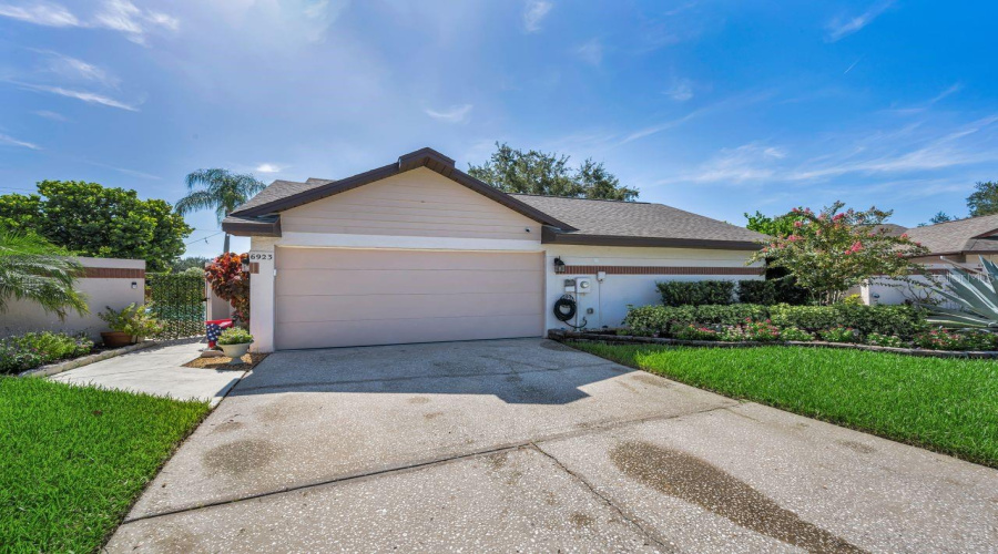 Tampa, Florida 33635, 3 Bedroom Bedrooms, ,2 Bathroombathrooms,Residential,For Sale,Silvermill,0,Mfrtb8539438