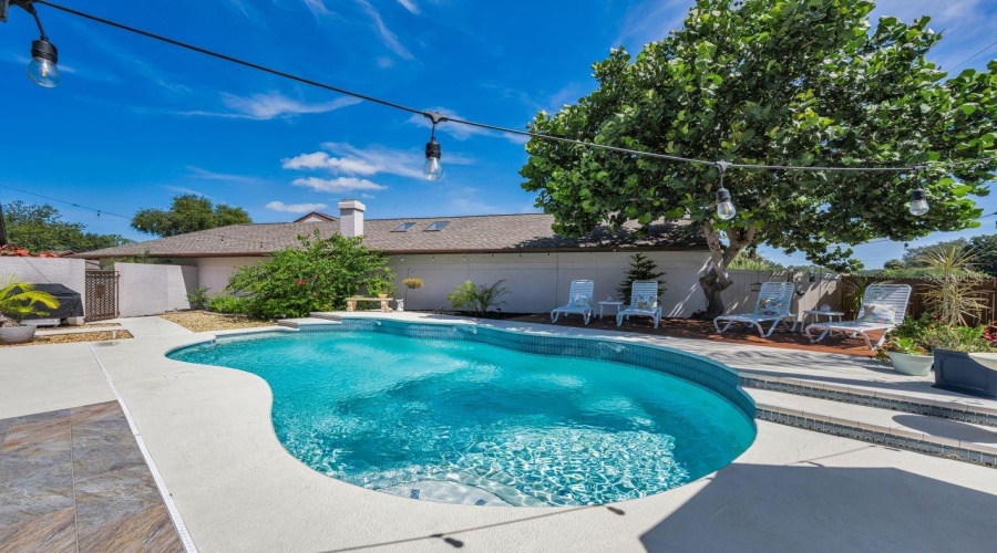 Tampa, Florida 33635, 3 Bedroom Bedrooms, ,2 Bathroombathrooms,Residential,For Sale,Silvermill,0,Mfrtb8539438