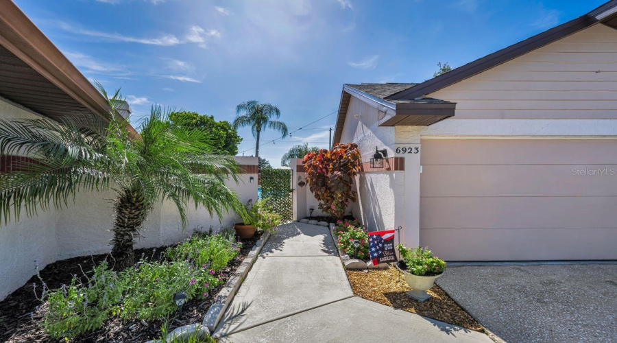 Tampa, Florida 33635, 3 Bedroom Bedrooms, ,2 Bathroombathrooms,Residential,For Sale,Silvermill,0,Mfrtb8539438