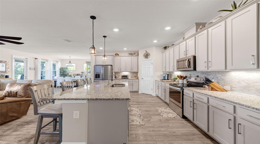 Palmetto, Florida 34221, 4 Bedroom Bedrooms, ,3 Bathroombathrooms,Residential,For Sale,Gavella,0,Mfrtb8498687