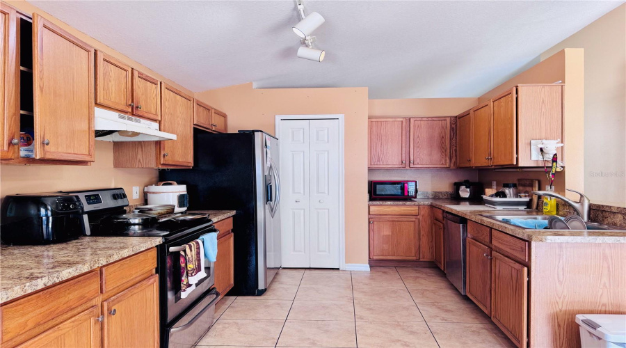 Orlando, Florida 32824, 4 Bedroom Bedrooms, ,2 Bathroombathrooms,Residential,For Sale,Lytton,0,Mfro6429673