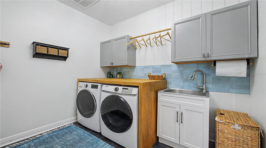 Lutz, Florida 33558, 5 Bedroom Bedrooms, ,3 Bathroombathrooms,Residential,For Sale,Breynia,0,Mfrp4939593