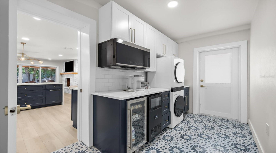 Clearwater Beach, Florida 33767, 3 Bedroom Bedrooms, ,3 Bathroombathrooms,Residential,For Sale,Bay Esplanade,0,Mfrtb8509329