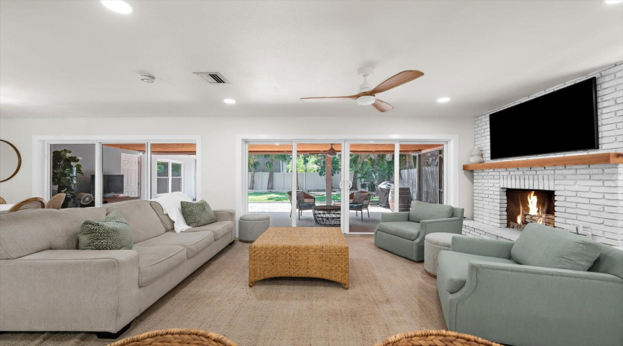 Clearwater Beach, Florida 33767, 3 Bedroom Bedrooms, ,3 Bathroombathrooms,Residential,For Sale,Bay Esplanade,0,Mfrtb8509329