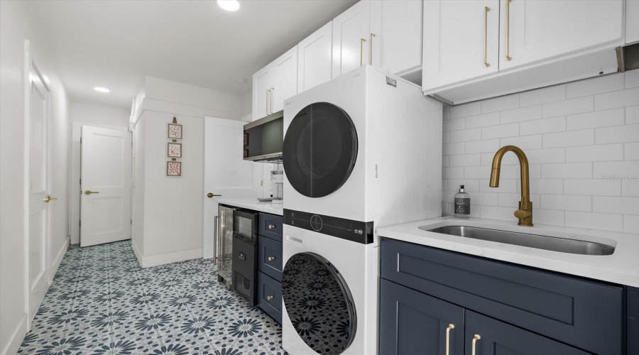 Clearwater Beach, Florida 33767, 3 Bedroom Bedrooms, ,3 Bathroombathrooms,Residential,For Sale,Bay Esplanade,0,Mfrtb8509329