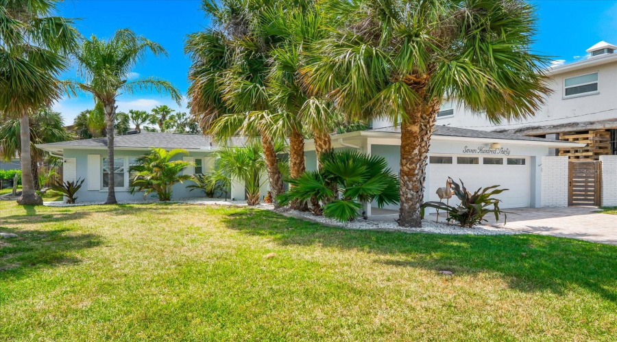 Clearwater Beach, Florida 33767, 3 Bedroom Bedrooms, ,3 Bathroombathrooms,Residential,For Sale,Bay Esplanade,0,Mfrtb8509329
