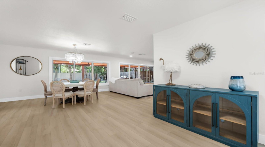 Clearwater Beach, Florida 33767, 3 Bedroom Bedrooms, ,3 Bathroombathrooms,Residential,For Sale,Bay Esplanade,0,Mfrtb8509329