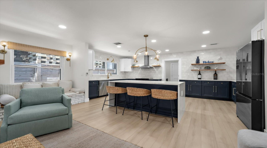Clearwater Beach, Florida 33767, 3 Bedroom Bedrooms, ,3 Bathroombathrooms,Residential,For Sale,Bay Esplanade,0,Mfrtb8509329