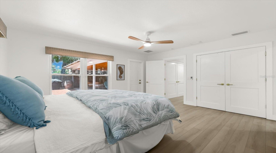 Clearwater Beach, Florida 33767, 3 Bedroom Bedrooms, ,3 Bathroombathrooms,Residential,For Sale,Bay Esplanade,0,Mfrtb8509329