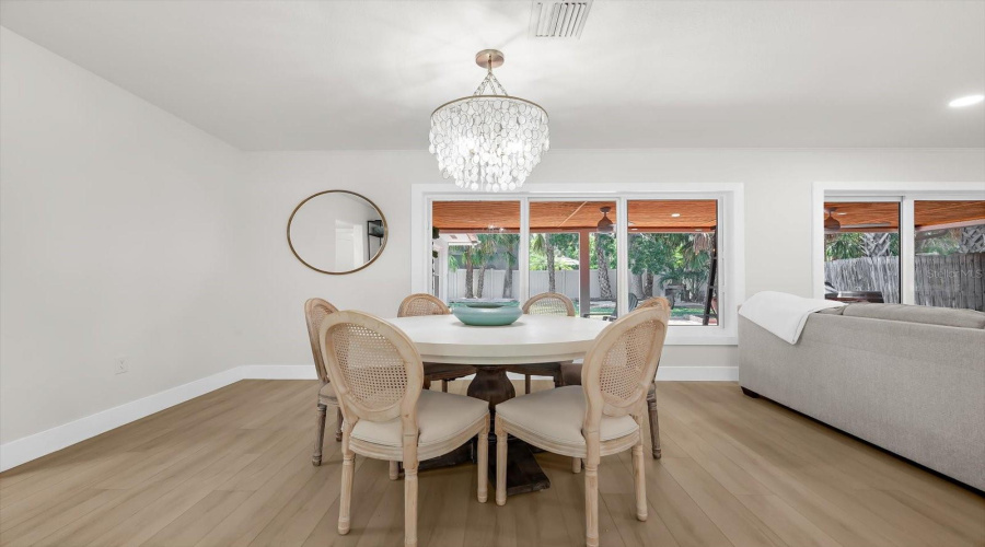 Clearwater Beach, Florida 33767, 3 Bedroom Bedrooms, ,3 Bathroombathrooms,Residential,For Sale,Bay Esplanade,0,Mfrtb8509329
