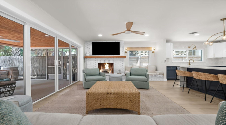 Clearwater Beach, Florida 33767, 3 Bedroom Bedrooms, ,3 Bathroombathrooms,Residential,For Sale,Bay Esplanade,0,Mfrtb8509329