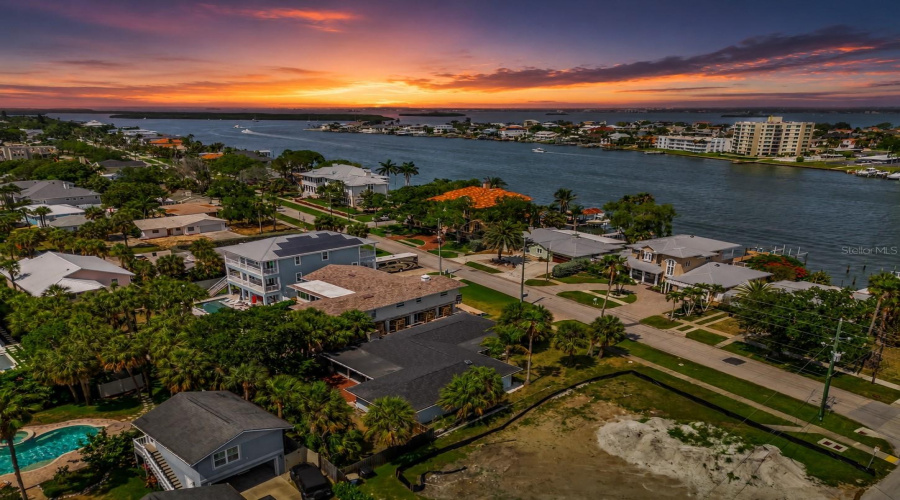 Clearwater Beach, Florida 33767, 3 Bedroom Bedrooms, ,3 Bathroombathrooms,Residential,For Sale,Bay Esplanade,0,Mfrtb8509329