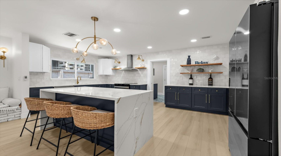 Clearwater Beach, Florida 33767, 3 Bedroom Bedrooms, ,3 Bathroombathrooms,Residential,For Sale,Bay Esplanade,0,Mfrtb8509329