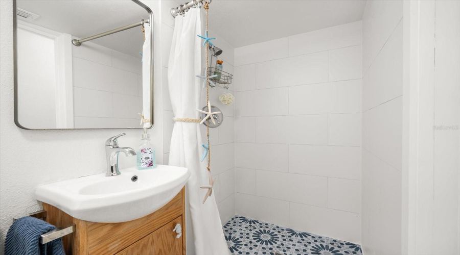 Clearwater Beach, Florida 33767, 3 Bedroom Bedrooms, ,3 Bathroombathrooms,Residential,For Sale,Bay Esplanade,0,Mfrtb8509329