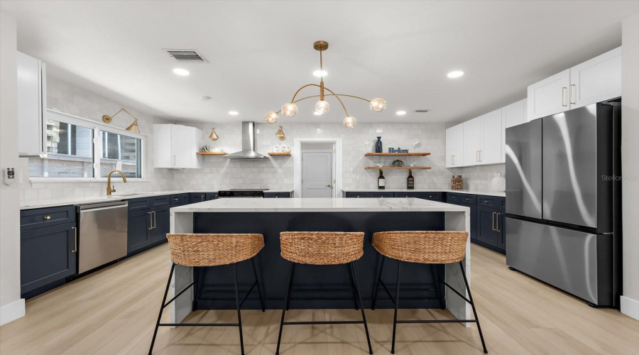 Clearwater Beach, Florida 33767, 3 Bedroom Bedrooms, ,3 Bathroombathrooms,Residential,For Sale,Bay Esplanade,0,Mfrtb8509329