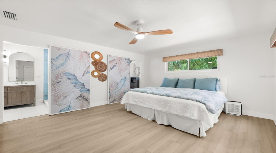 Clearwater Beach, Florida 33767, 3 Bedroom Bedrooms, ,3 Bathroombathrooms,Residential,For Sale,Bay Esplanade,0,Mfrtb8509329