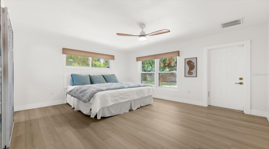 Clearwater Beach, Florida 33767, 3 Bedroom Bedrooms, ,3 Bathroombathrooms,Residential,For Sale,Bay Esplanade,0,Mfrtb8509329