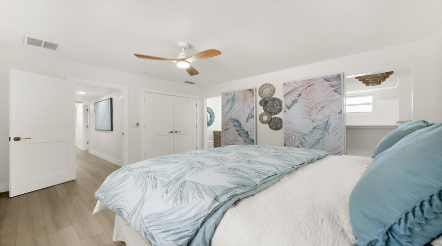 Clearwater Beach, Florida 33767, 3 Bedroom Bedrooms, ,3 Bathroombathrooms,Residential,For Sale,Bay Esplanade,0,Mfrtb8509329