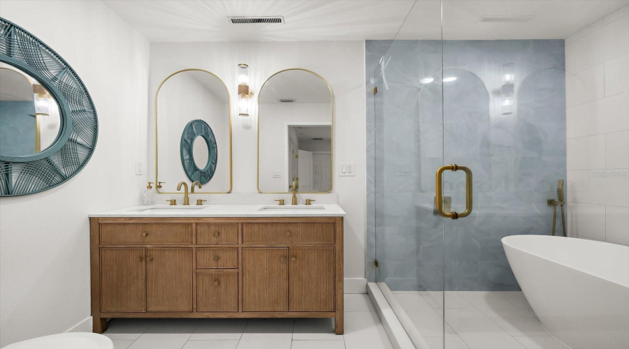Clearwater Beach, Florida 33767, 3 Bedroom Bedrooms, ,3 Bathroombathrooms,Residential,For Sale,Bay Esplanade,0,Mfrtb8509329