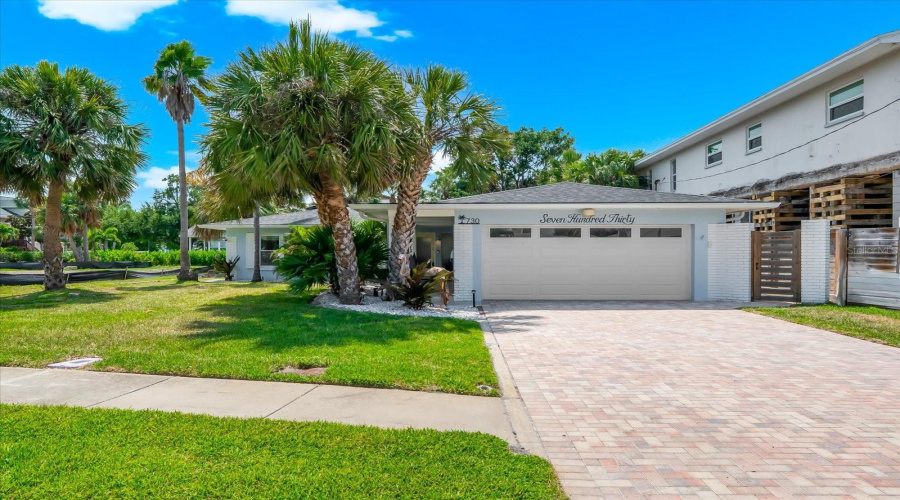 Clearwater Beach, Florida 33767, 3 Bedroom Bedrooms, ,3 Bathroombathrooms,Residential,For Sale,Bay Esplanade,0,Mfrtb8509329
