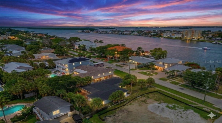 Clearwater Beach, Florida 33767, 3 Bedroom Bedrooms, ,3 Bathroombathrooms,Residential,For Sale,Bay Esplanade,0,Mfrtb8509329