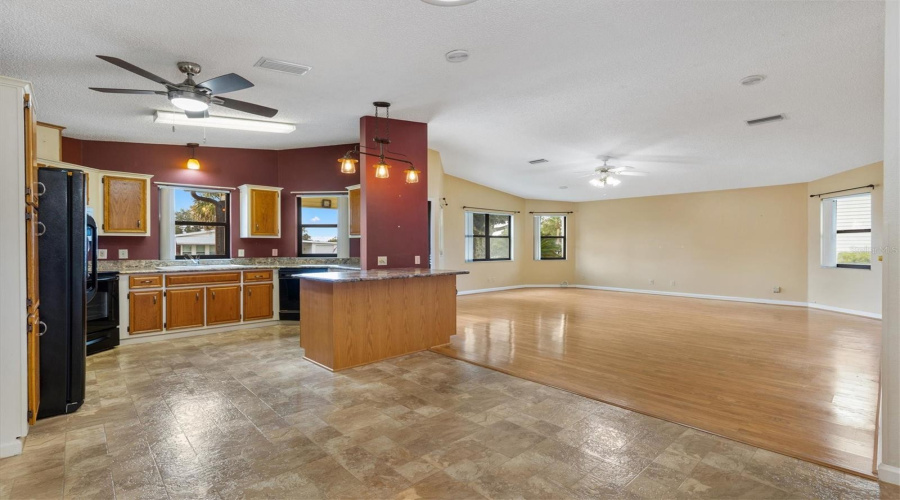 Lady Lake, Florida 32159, 2 Bedroom Bedrooms, ,2 Bathroombathrooms,Residential,For Sale,Schwartz,0,Mfrg5116448