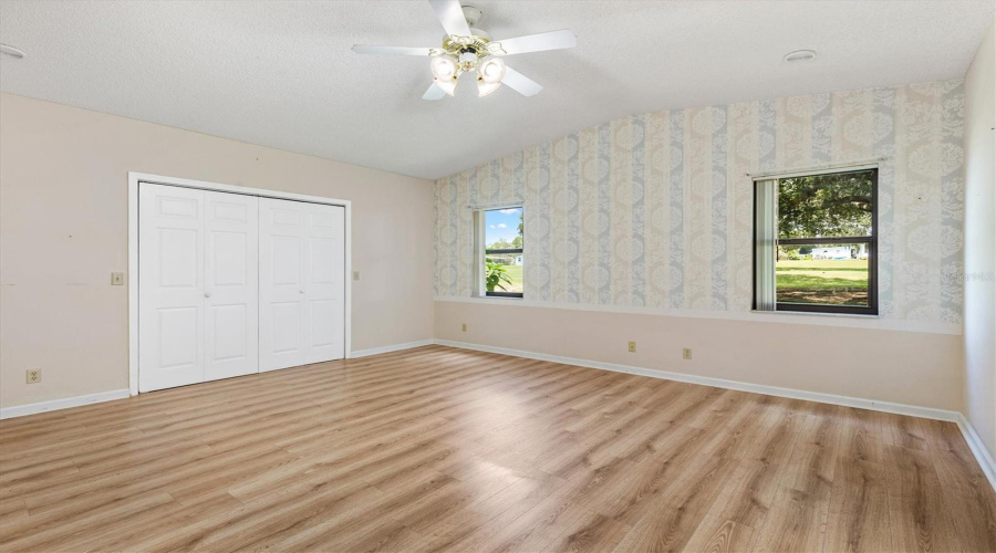 Lady Lake, Florida 32159, 2 Bedroom Bedrooms, ,2 Bathroombathrooms,Residential,For Sale,Schwartz,0,Mfrg5116448