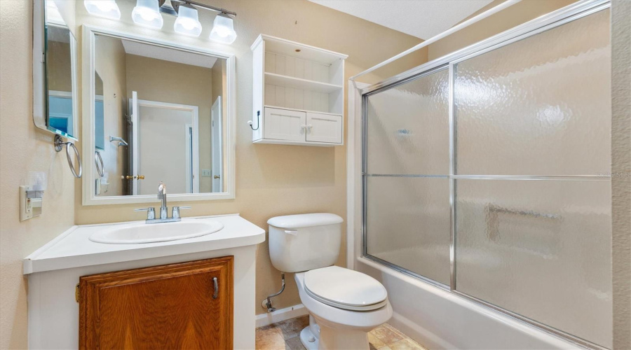 Lady Lake, Florida 32159, 2 Bedroom Bedrooms, ,2 Bathroombathrooms,Residential,For Sale,Schwartz,0,Mfrg5116448