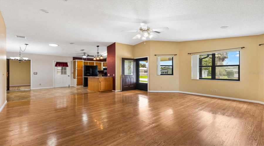 Lady Lake, Florida 32159, 2 Bedroom Bedrooms, ,2 Bathroombathrooms,Residential,For Sale,Schwartz,0,Mfrg5116448
