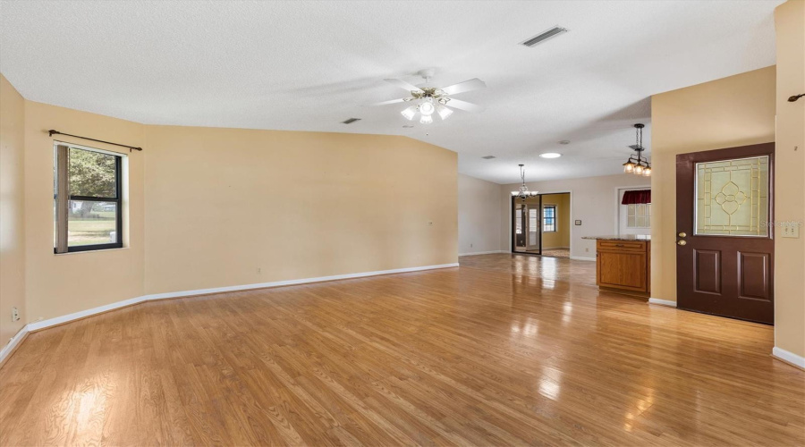 Lady Lake, Florida 32159, 2 Bedroom Bedrooms, ,2 Bathroombathrooms,Residential,For Sale,Schwartz,0,Mfrg5116448