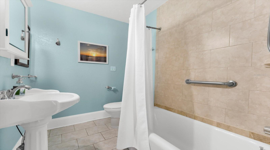 Bradenton, Florida 34205, 2 Bedroom Bedrooms, ,2 Bathroombathrooms,Residential,For Sale,8Th,0,Mfra4681182
