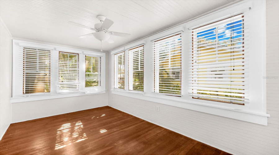 Bradenton, Florida 34205, 2 Bedroom Bedrooms, ,2 Bathroombathrooms,Residential,For Sale,8Th,0,Mfra4681182