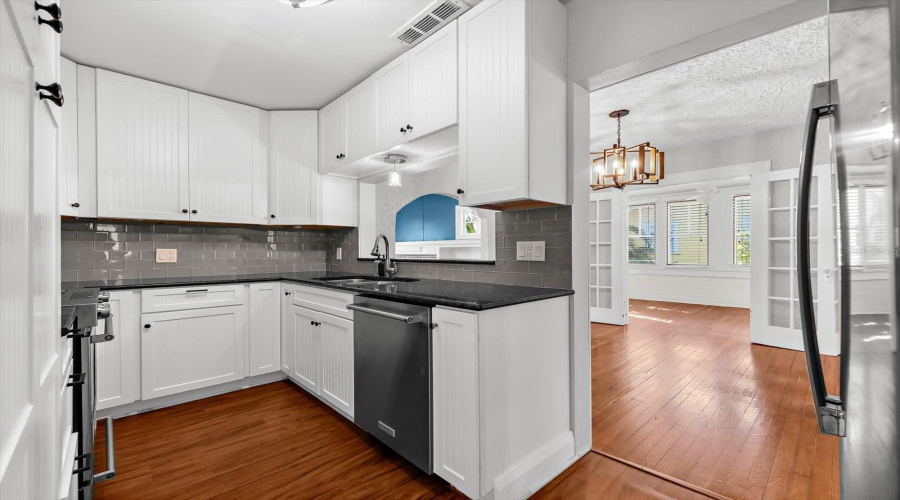 Bradenton, Florida 34205, 2 Bedroom Bedrooms, ,2 Bathroombathrooms,Residential,For Sale,8Th,0,Mfra4681182