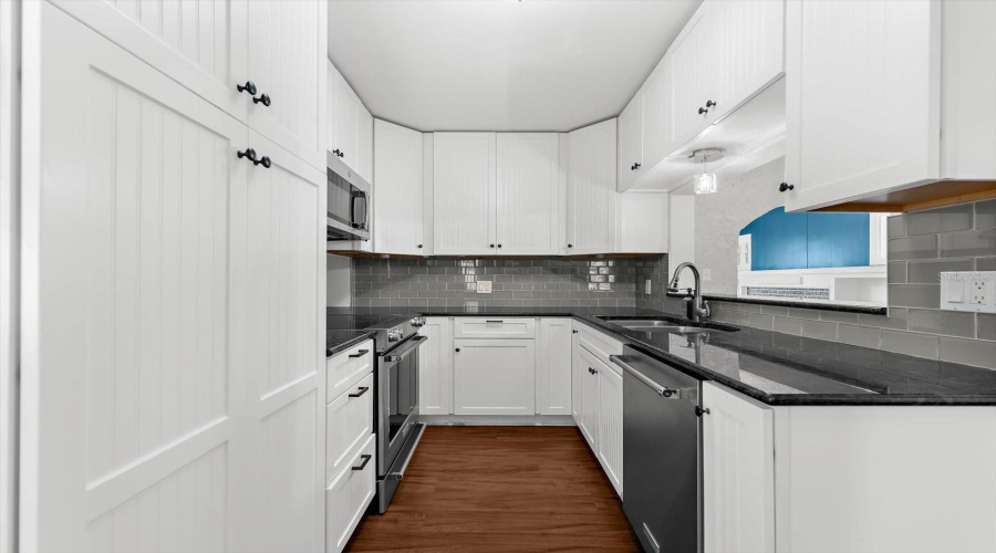 Bradenton, Florida 34205, 2 Bedroom Bedrooms, ,2 Bathroombathrooms,Residential,For Sale,8Th,0,Mfra4681182