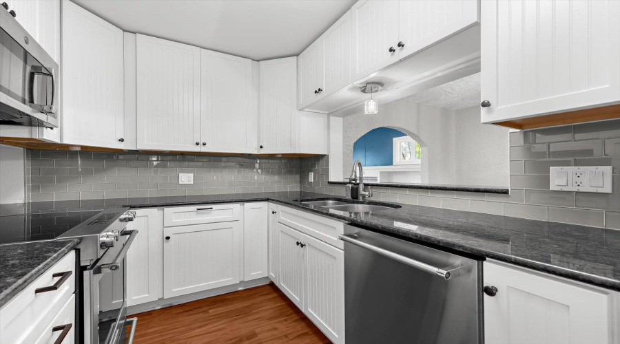 Bradenton, Florida 34205, 2 Bedroom Bedrooms, ,2 Bathroombathrooms,Residential,For Sale,8Th,0,Mfra4681182