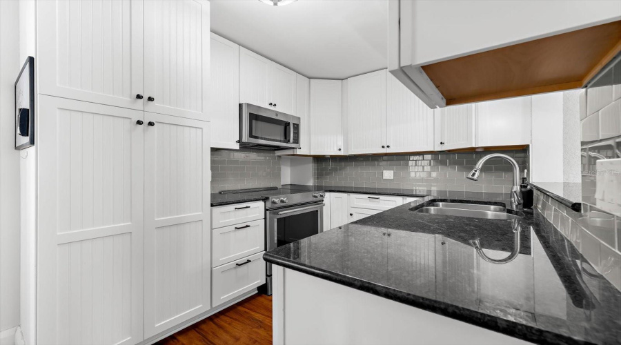 Bradenton, Florida 34205, 2 Bedroom Bedrooms, ,2 Bathroombathrooms,Residential,For Sale,8Th,0,Mfra4681182
