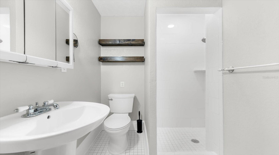 Bradenton, Florida 34205, 2 Bedroom Bedrooms, ,2 Bathroombathrooms,Residential,For Sale,8Th,0,Mfra4681182