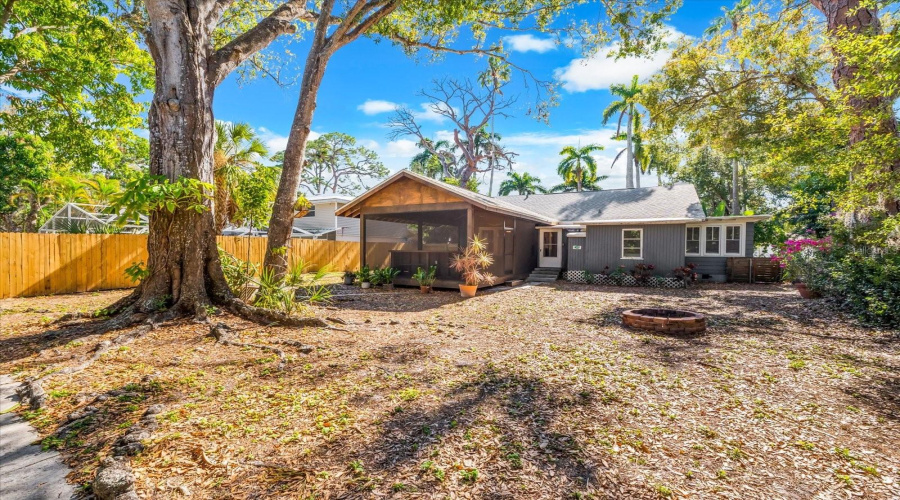 Bradenton, Florida 34205, 2 Bedroom Bedrooms, ,2 Bathroombathrooms,Residential,For Sale,8Th,0,Mfra4681182