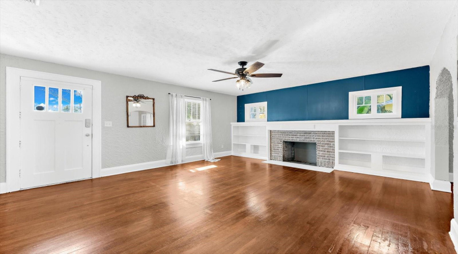 Bradenton, Florida 34205, 2 Bedroom Bedrooms, ,2 Bathroombathrooms,Residential,For Sale,8Th,0,Mfra4681182