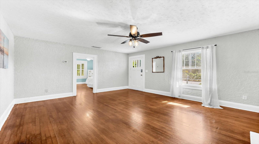 Bradenton, Florida 34205, 2 Bedroom Bedrooms, ,2 Bathroombathrooms,Residential,For Sale,8Th,0,Mfra4681182