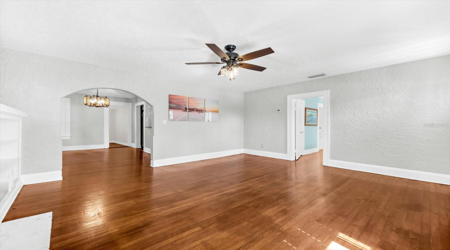 Bradenton, Florida 34205, 2 Bedroom Bedrooms, ,2 Bathroombathrooms,Residential,For Sale,8Th,0,Mfra4681182