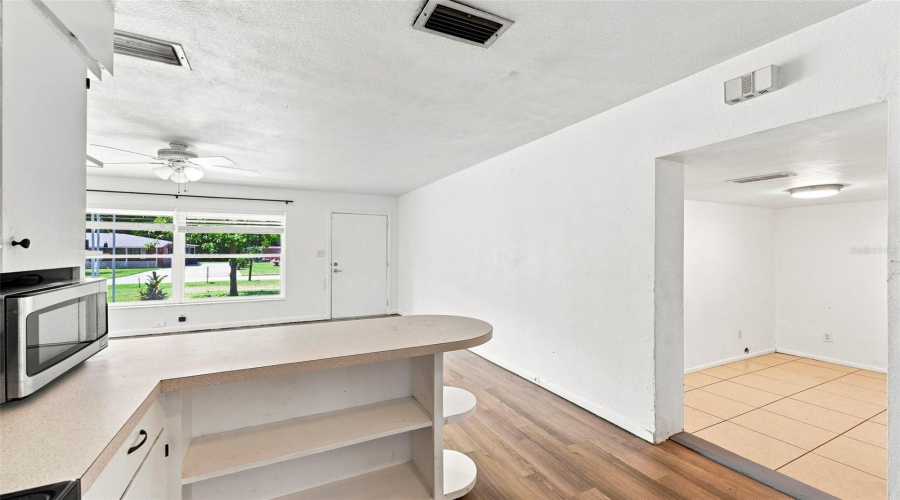 Largo, Florida 33770, 2 Bedroom Bedrooms, ,1 Bathroombathrooms,Residential,For Sale,12Th,0,Mfrtb8539137