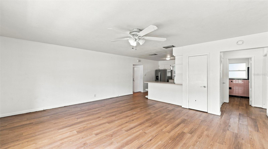Largo, Florida 33770, 2 Bedroom Bedrooms, ,1 Bathroombathrooms,Residential,For Sale,12Th,0,Mfrtb8539137