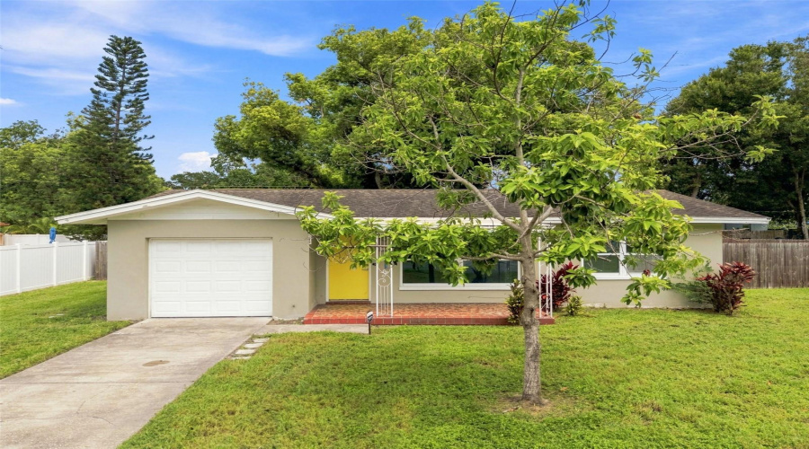 Largo, Florida 33770, 2 Bedroom Bedrooms, ,1 Bathroombathrooms,Residential,For Sale,12Th,0,Mfrtb8539137