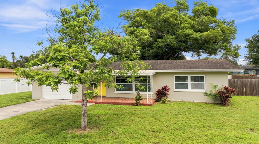 Largo, Florida 33770, 2 Bedroom Bedrooms, ,1 Bathroombathrooms,Residential,For Sale,12Th,0,Mfrtb8539137