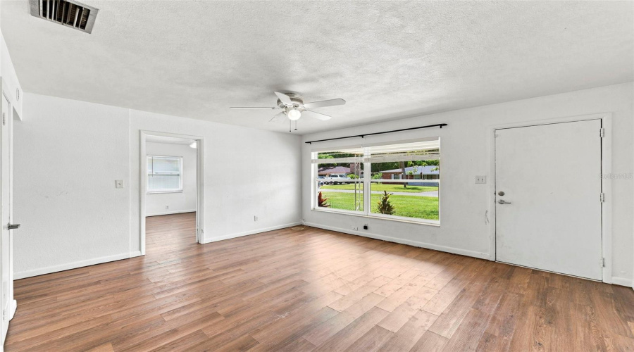 Largo, Florida 33770, 2 Bedroom Bedrooms, ,1 Bathroombathrooms,Residential,For Sale,12Th,0,Mfrtb8539137
