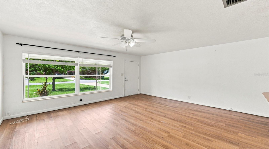 Largo, Florida 33770, 2 Bedroom Bedrooms, ,1 Bathroombathrooms,Residential,For Sale,12Th,0,Mfrtb8539137