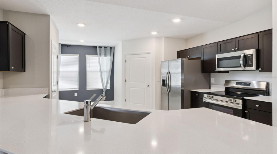 Kitchen Quartz Counter Tops