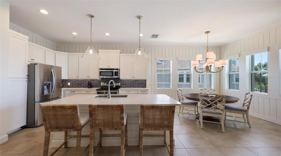 Bradenton, Florida 34209, 3 Bedroom Bedrooms, ,2 Bathroombathrooms,Residential,For Sale,Sapphire Lake,0,Mfra4692418