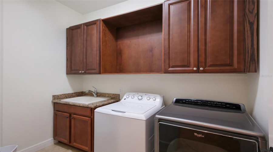 Bradenton, Florida 34209, 3 Bedroom Bedrooms, ,2 Bathroombathrooms,Residential,For Sale,Sapphire Lake,0,Mfra4692418